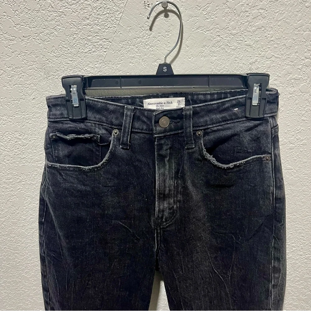 Abercrombie & Fitch Black The Mom High Rise Curve Love Jeans - Picture 3 of 14